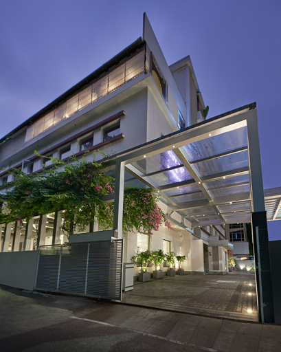 Exterior & Views