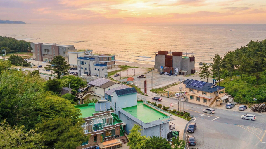 Exterior & Views 2, Goseong Araenmaru Pension, Goseong