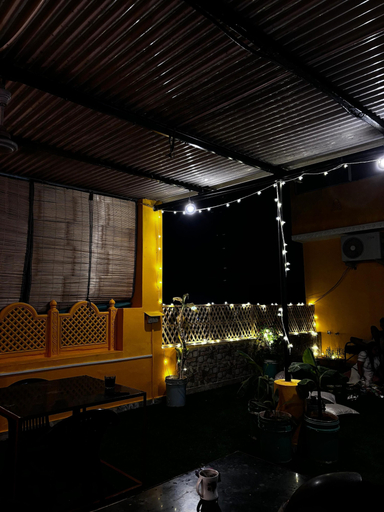Outdoor dining, Stayostel, Udaipur