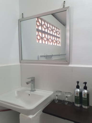 Bathroom, O'hamok family homestay, Svay Pao