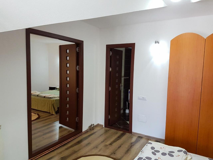 4, Casa DeLux, Livadia