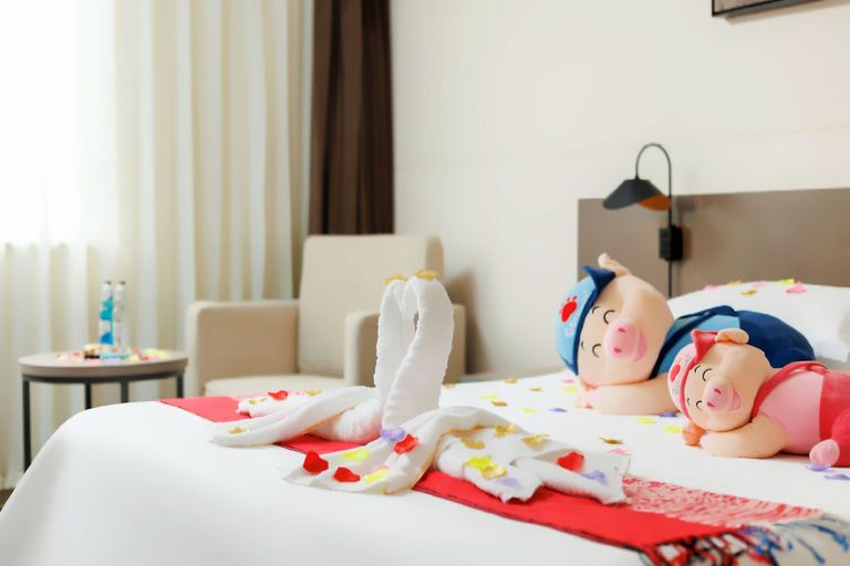 Bedroom 2, Jinjiang Inn Select Haikou Qilou Old Street Binhai Avenue, Haikou