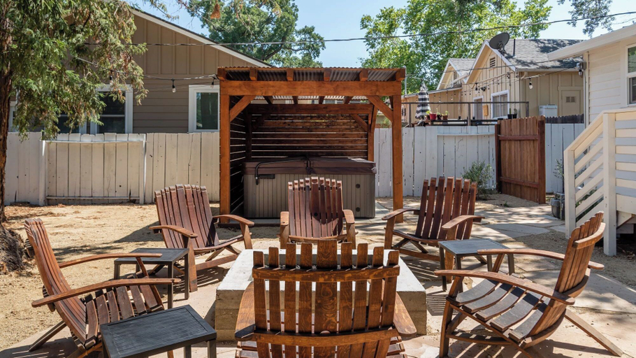 Interior 3, Bella Villa - Vine Cottages by Avantstay Hot Tub + Firepit + Bocce Downtown Paso Robles, San Luis Obispo