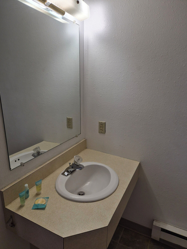 Bathroom 3, Drayton Inn, Pembina