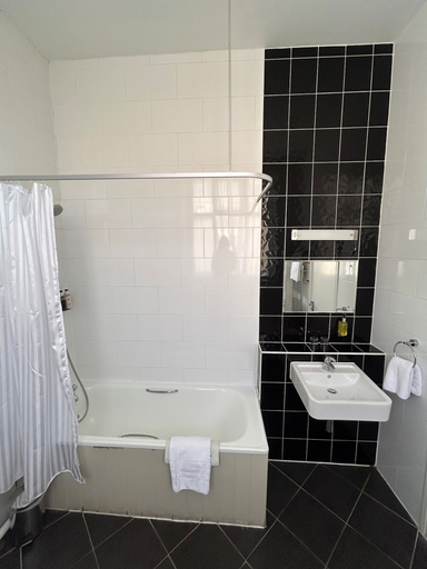 Bathroom 4, Crown Hotel Harrogate, North Yorkshire