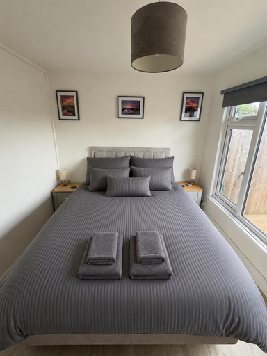 Room, The Chalet Self Contained With Parking and Patio, Dorset