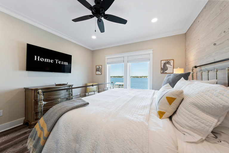 Room 3, Waterfront Views - Walk to Beach - Heated Pool, Baldwin