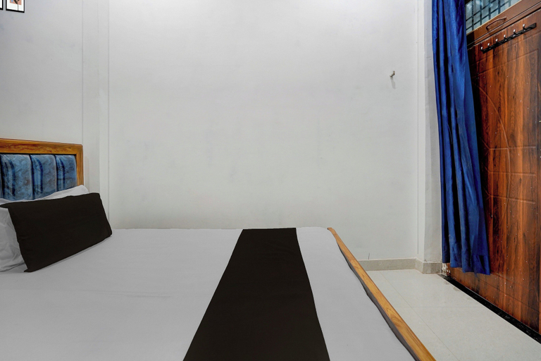 Room 2, Hotel O Prayagraj Sangam Railway, Kaushambi