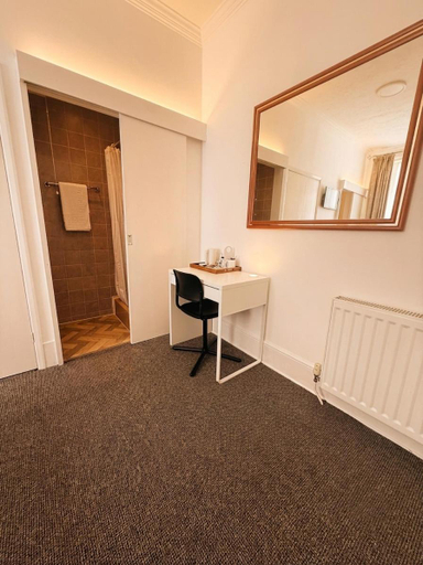 Others 5, Savoy Court Hotel, East Sussex