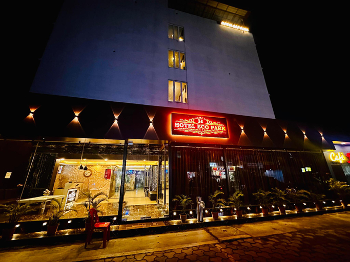 5, Platinum Studio Nr. Eco Park Gate., North 24 Parganas