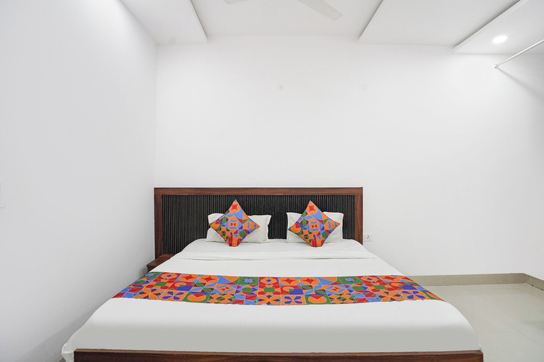 Room 4, FabHotel Luxury Stay, Gautam Buddha Nagar