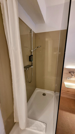 Bathroom 5, Edel Weiss Hotel und Restaurant, Bremen