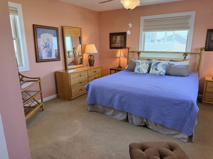 Room 3, Windchimes 4 Bedroom Home by RedAwning, Brunswick