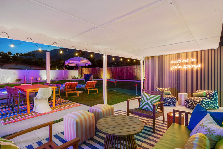 Room 4, Peaks Palms Oasis - Heated Pool - Games, Riverside
