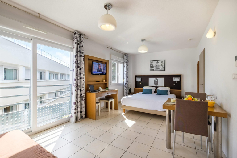 Bedroom 3, Comfort Aparthotel Antibes Le Maestria, Alpes-Maritimes