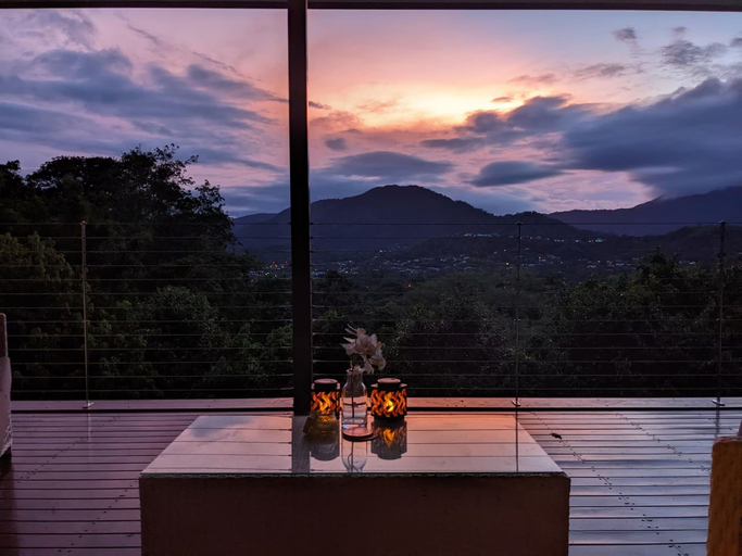 Room 2, Rainforest Meets Luxury - Infinity Pool Views, Cairns