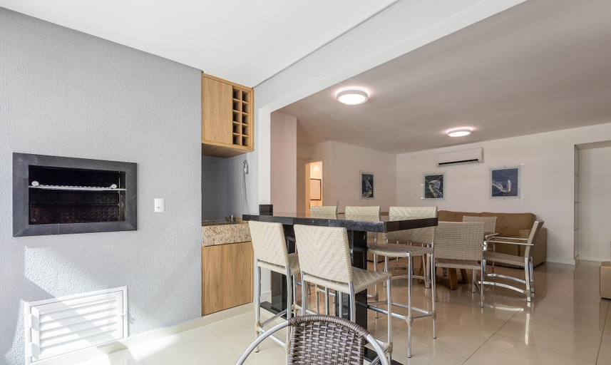 Dining, Apt w/ BBQ Grill 450m From the Beach Est0404, Itapema