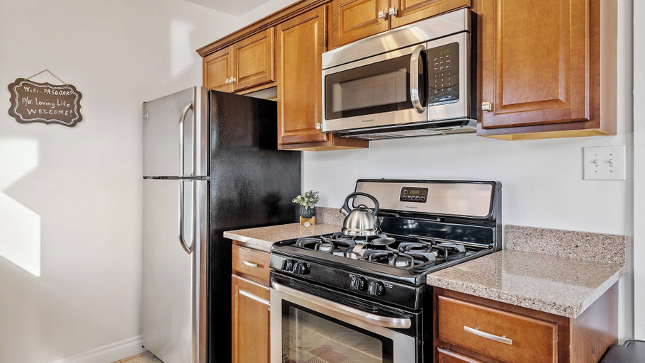 Interior 3, Paso + Hideaway on Oak by Avantstay Two Cottages + 3 BRs + Firepit Yard + BBQ Walk to Downtown, San Luis Obispo