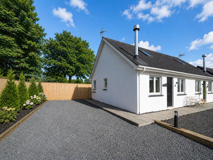 Exterior & Views 2, Hazel Cottage, Pembrokeshire