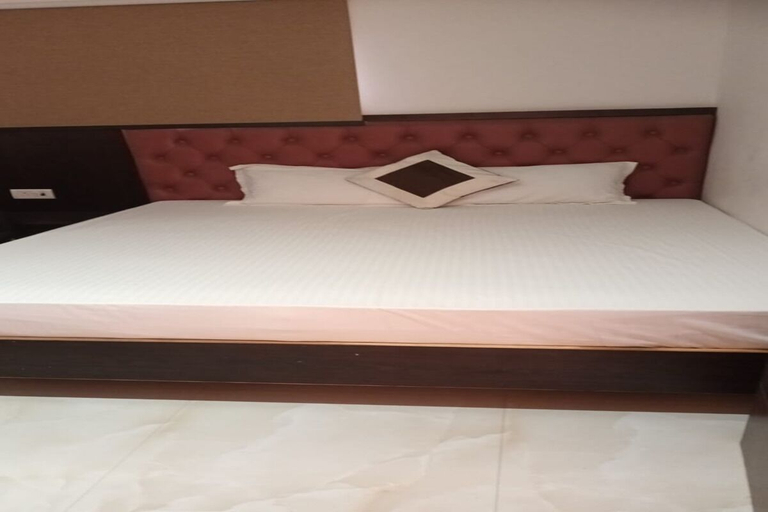 Bedroom 5, Shivansh Venktesh Vilas, Varanasi