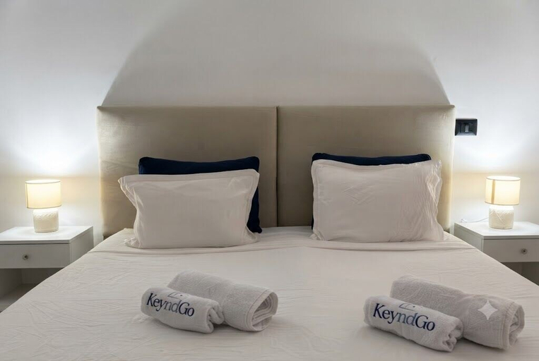 Room 2, sandra 29, Bouhaira