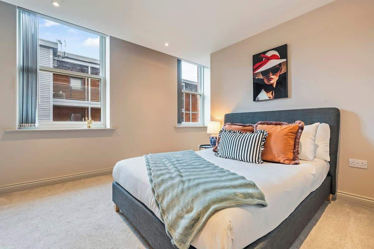 Room 2, Modern 2BR Apt in Leeds Arena Uni City Hub Stay, Leeds