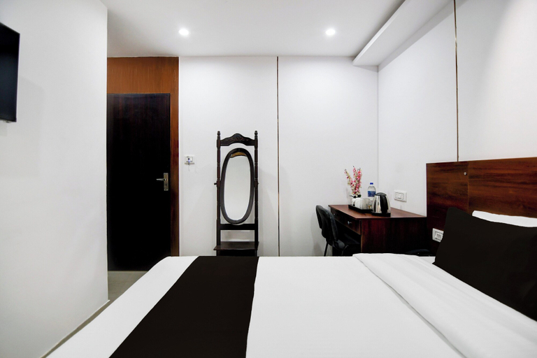Room 5, Collection O Chinar Park Near Airport, North 24 Parganas