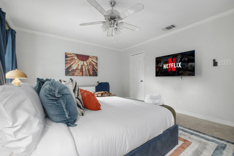 Room 2, Soak Sizzle Score Pool Games More, Bexar
