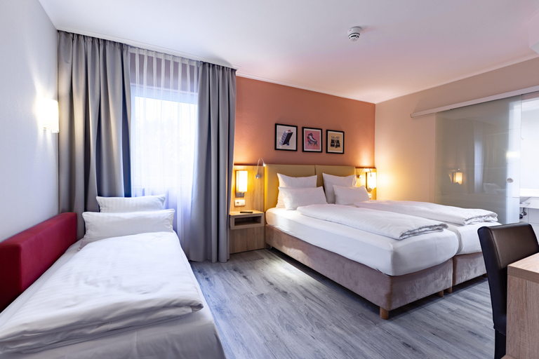 Bedroom 3, Hotel Garden, Bremen