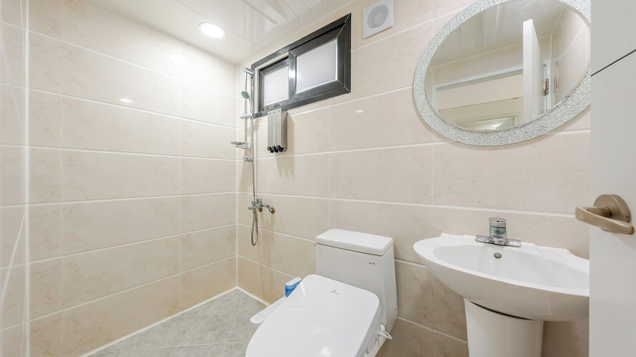 Bathroom 4, Goseong Bluebeach Pension&glamping, Goseong