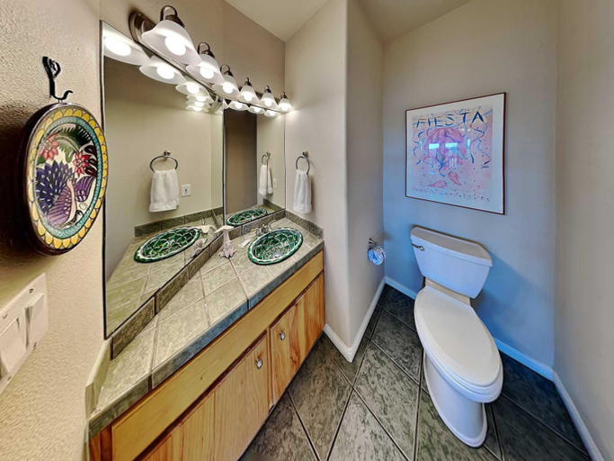 Bathroom 3, Happy Heron, Nueces