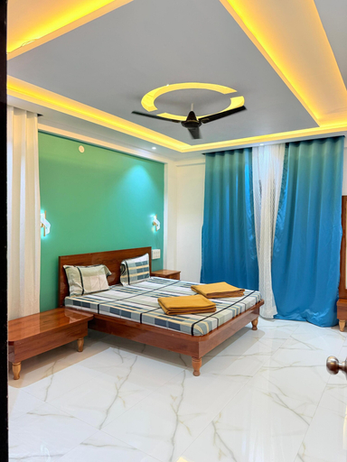 Room 2, Shree Siddhivinyak Executive Lodging, Satara