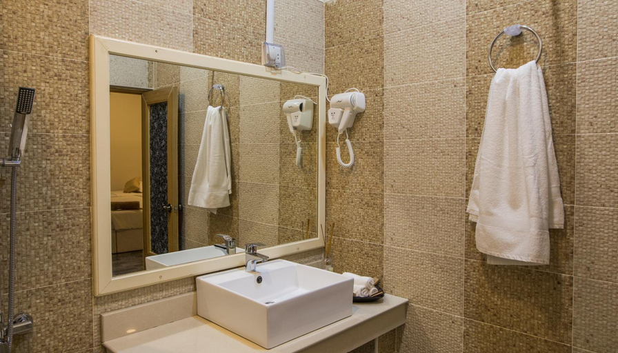 Bathroom 3, Infinite Lagoon