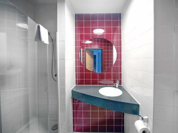 Bathroom 5, B&B Hotel Weimar, Weimar