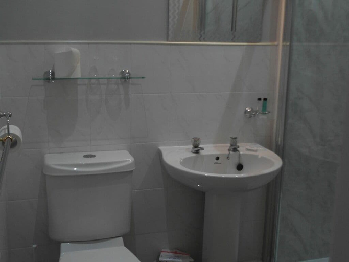 Bathroom 3, Sefton Lodge, Torbay