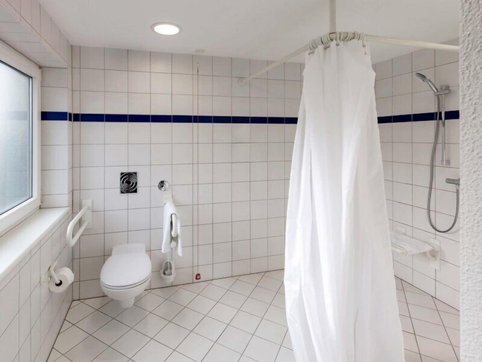 Bathroom 5, B&B Hotel Fulda-Hbf, Fulda
