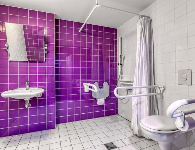 Bathroom 5, B&B Hotel Stuttgart-Vaihingen, Stuttgart