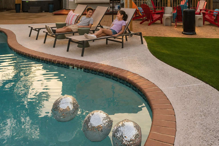 Room 2, Austin Encore Pool Hot Tub Putt-putt, Williamson