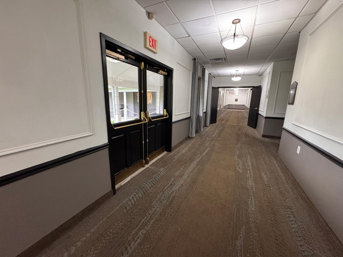 Hallway, HomeTowne Studios by Red Roof Leesburg, Loudoun