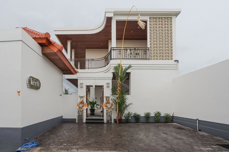 Exterior & Views