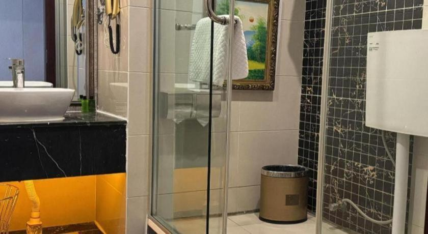 Bathroom 4, Xin Sheng Da Hong Sheng International Hotel, Kunming
