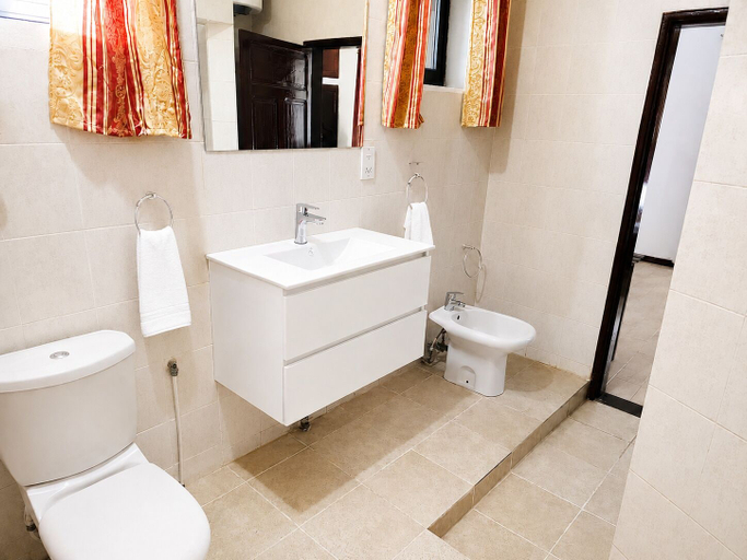Bathroom 5, Roc Heights Lodge, Kanifing