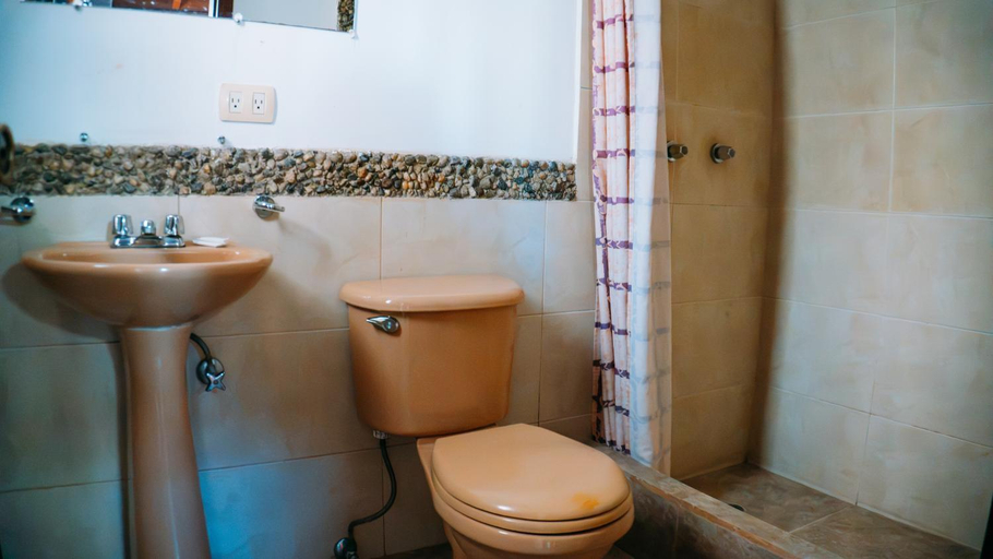 Bathroom, Coliving Home Quito, Quito