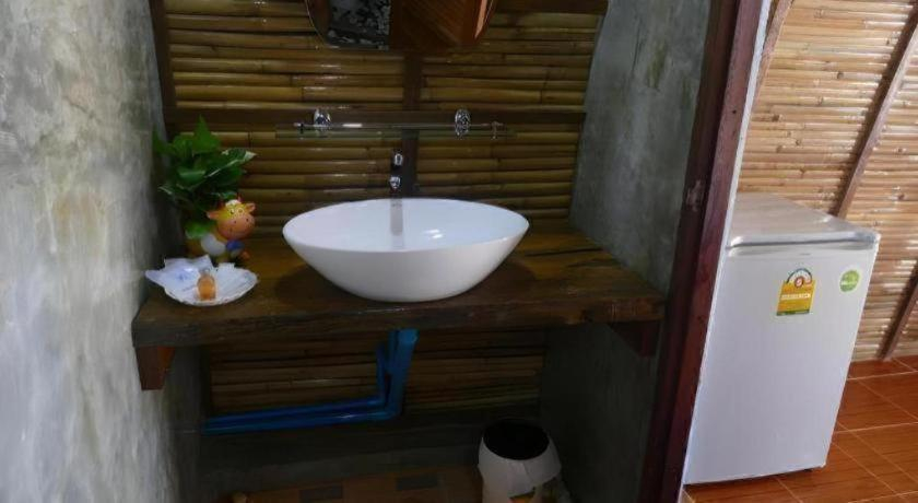Bathroom 4, Lanta Wild Beach Resort, Ko Lanta