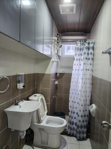 Bathroom, Burnham Hill Condo near Burnham Park, Baguio City