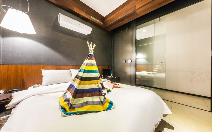 Bedroom 2, Yeoksam Bare, Gangnam