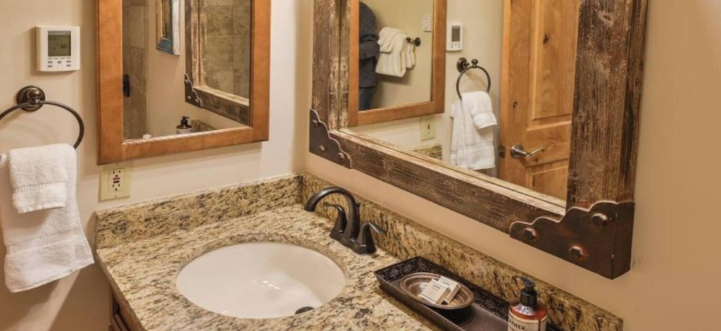 Bathroom 3, Ski Lodge Styled Plaza Condo 3 Bedroom Condo, Gunnison
