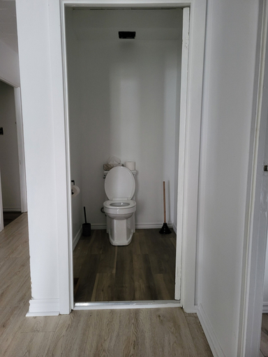 Bathroom 3, KWE Café & Auberge, Témiscouata