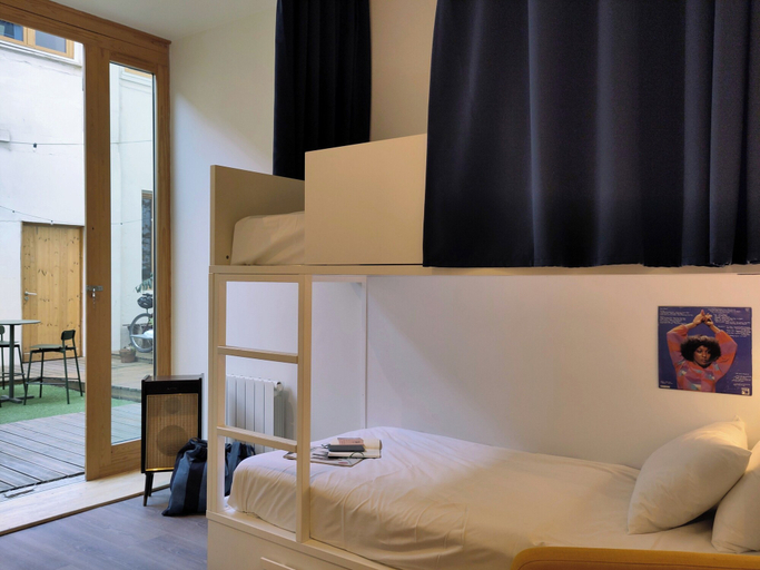 Bedroom 5, Slo Lyon Saxe, Rhône