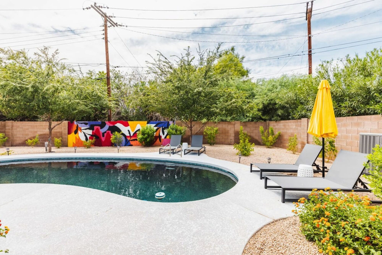Room 5, Right Near Old Town 4BR With Heated Pool, Maricopa
